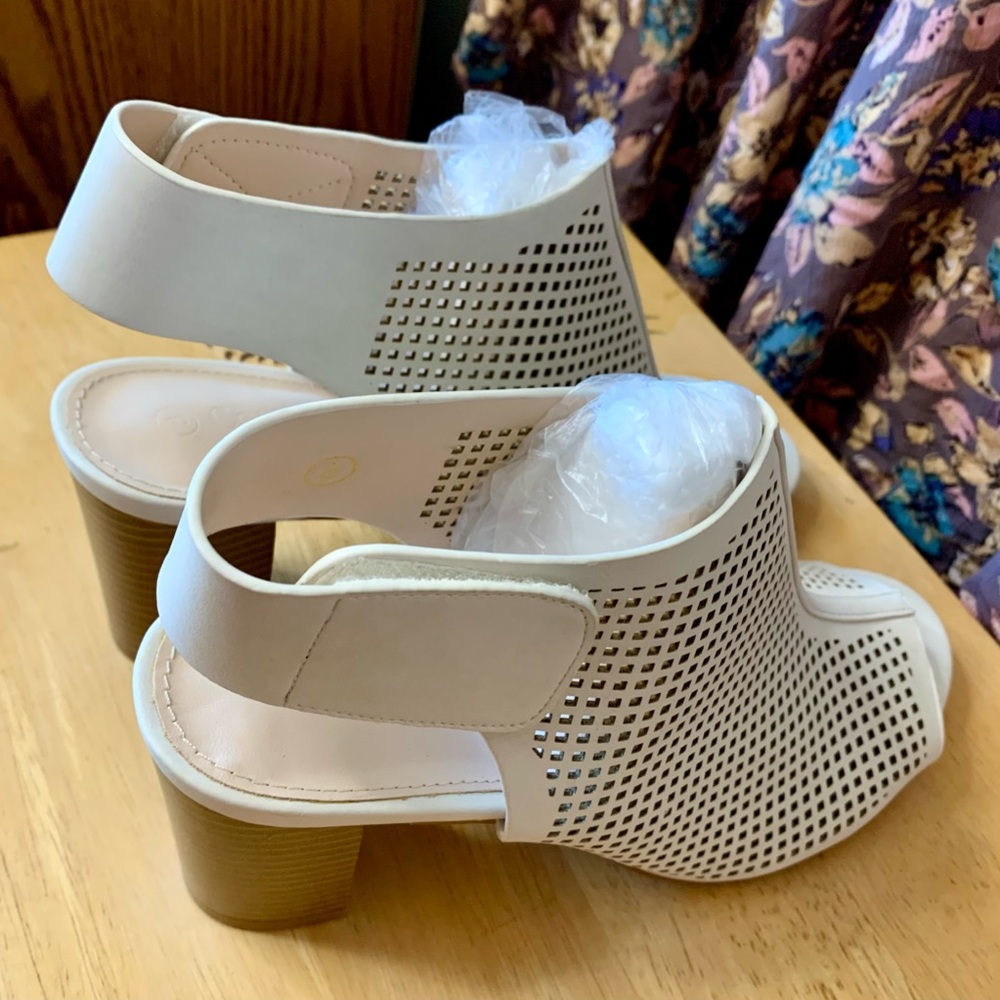 NWT Coutgo Open Toe Sandal - Picture 9 of 10